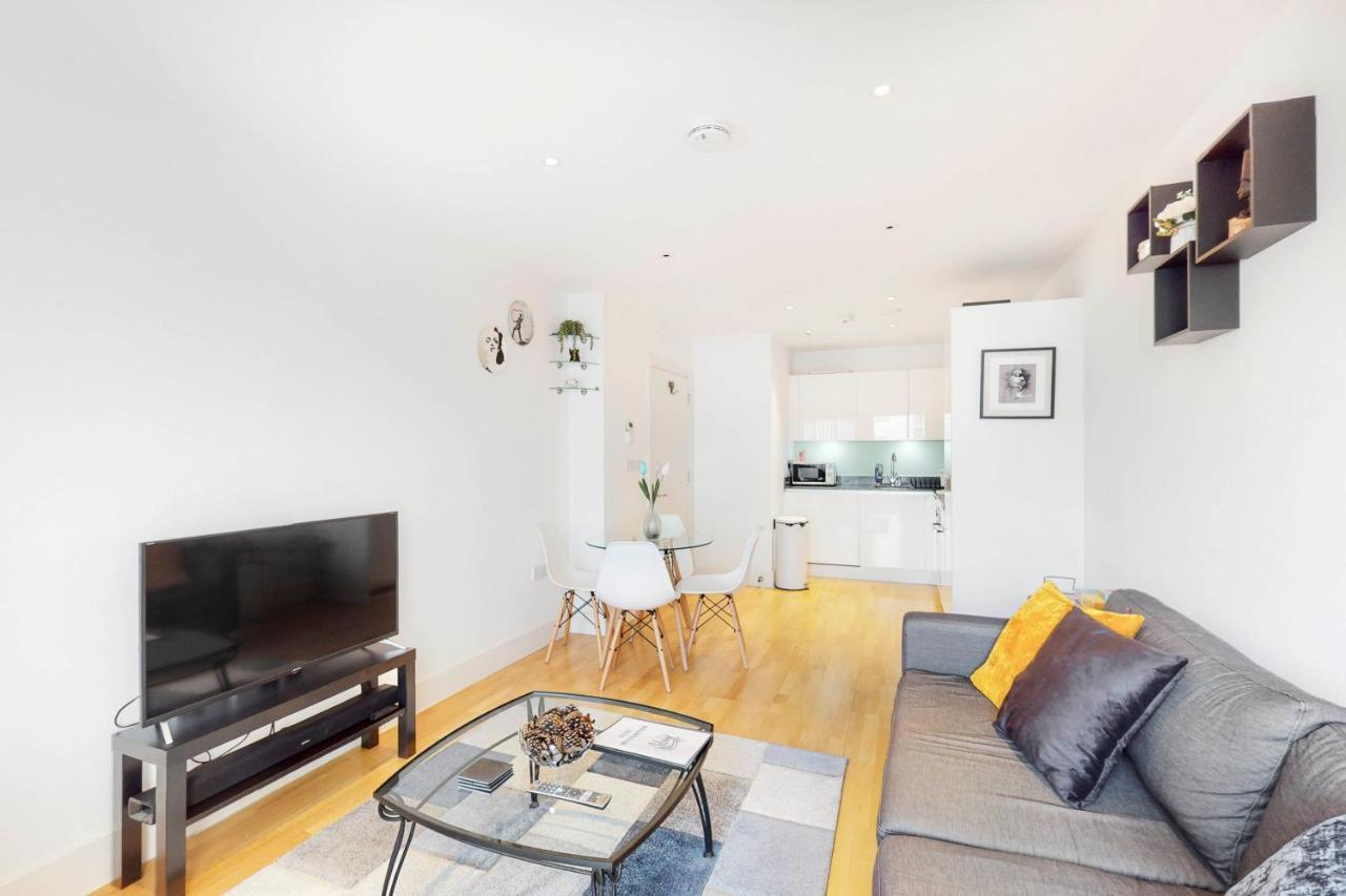 Lovely 1 Bed Apartment In Streatham ロンドン エクステリア 写真